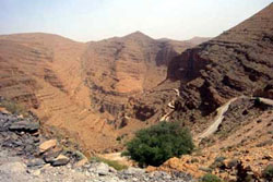 Westsahara, Marokko: Expeditionsreise Marokkos Sden - Abstieg zum Fluss im Anti Atlas
